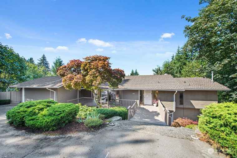 Photo of 4825 88th Ave SE Mercer Island, WA 98040