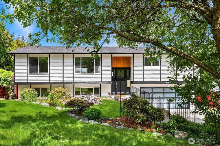 Photo of 13514 NE 70th St Redmond, WA 98052