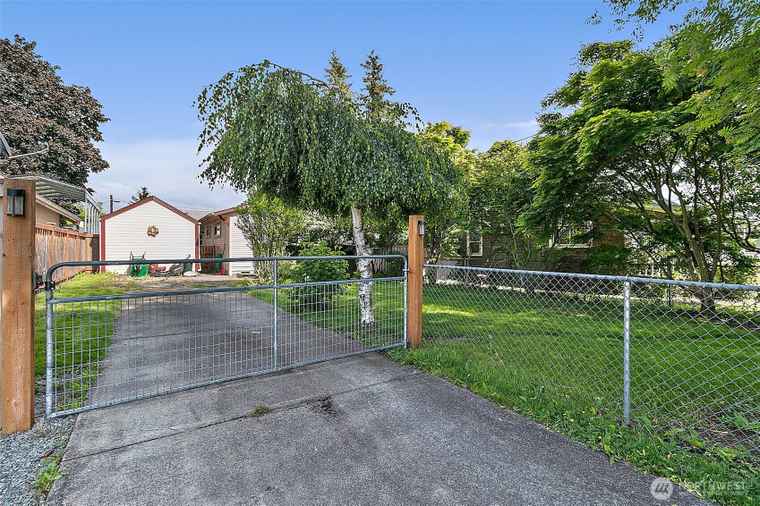 Photo of 1165 Harding St Enumclaw, WA 98022