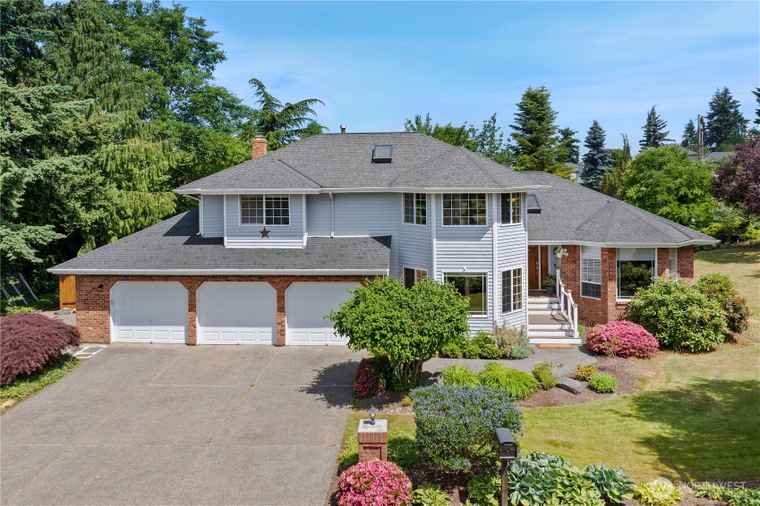 Photo of 1612 SW 304th St Federal Way, WA 98023