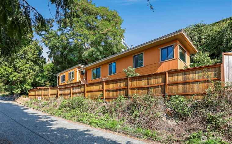 Photo of 4320 Palatine Ave N Seattle, WA 98103