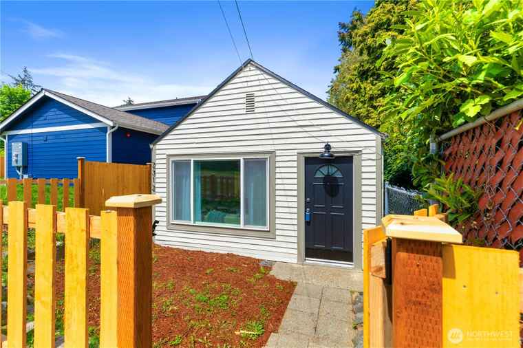 Photo of 2312 S 126th St Seattle, WA 98168