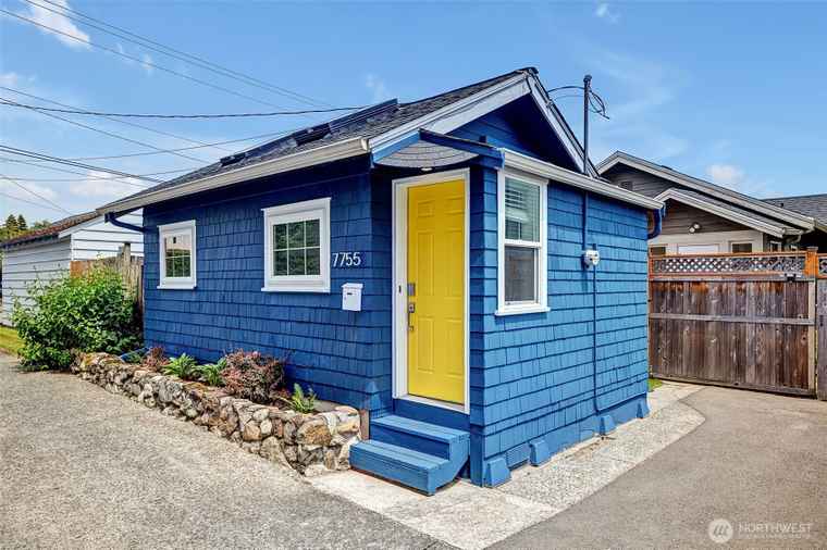 Photo of 7755 Earl Ave NW Seattle, WA 98117