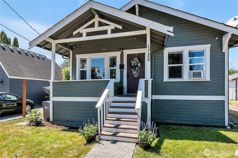 Photo of 1722 Harding St Enumclaw, WA 98022