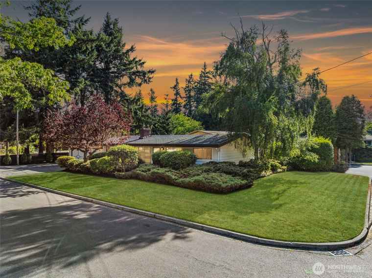 Photo of 8230 215th St SW Edmonds, WA 98026