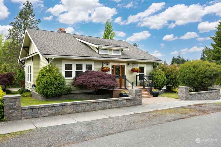 Photo of 2829 Russell St Bellingham, WA 98225