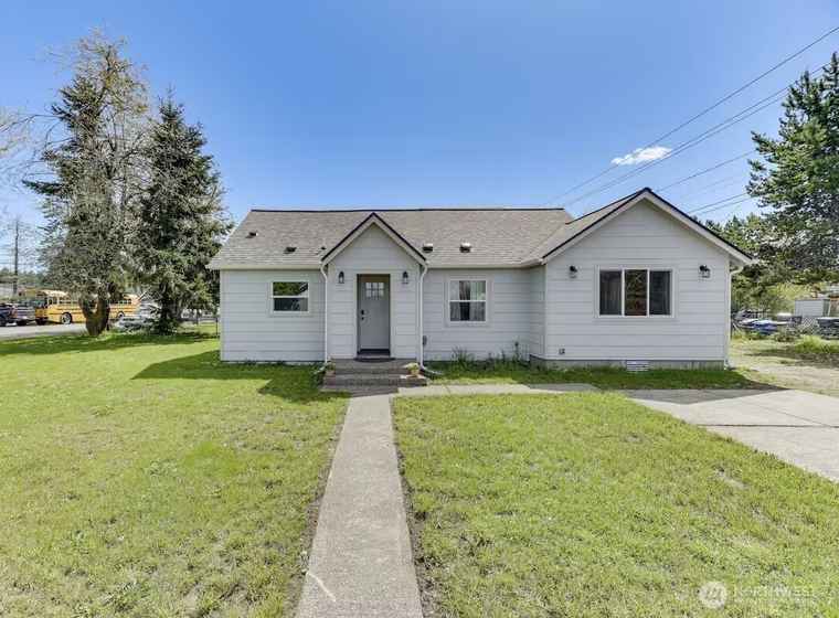Photo of 223 E J St Shelton, WA 98584
