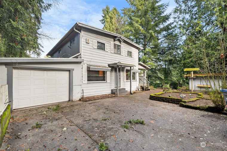 Photo of 3612 6th St Bremerton, WA 98312