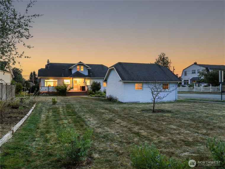 Photo of 2914 Cornwall Ave Bellingham, WA 98225