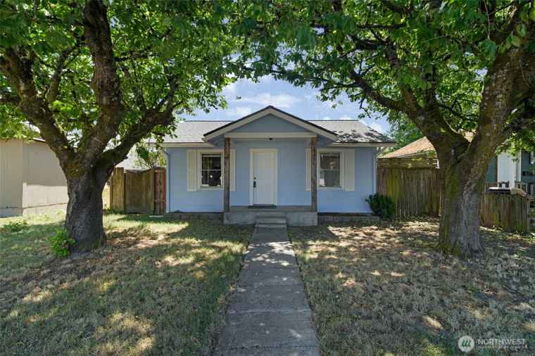 Photo of 340 16th Ave Longview, WA 98632