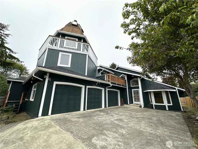 Photo of 832 Whale Ct SW Ocean Shores, WA 98569
