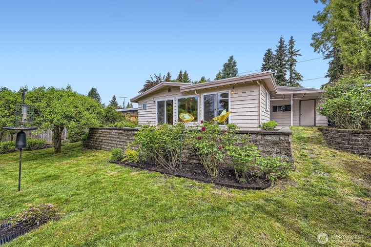 Photo of 2545 NE 204th St Shoreline, WA 98155