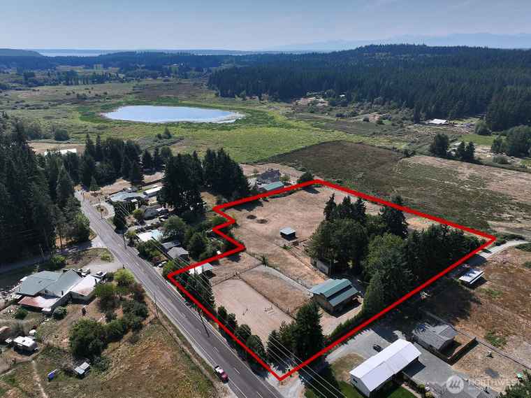 Photo of 5970 Maxwelton Rd Clinton, WA 98236