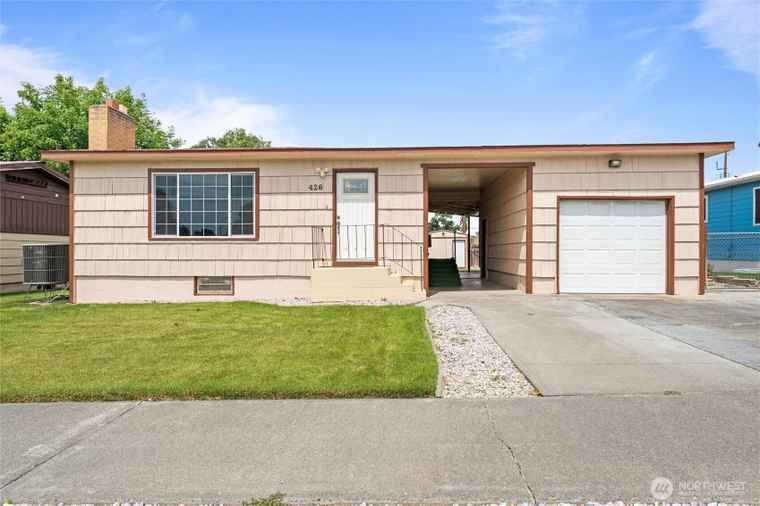 Photo of 426 E Brown Ave Moses Lake, WA 98837