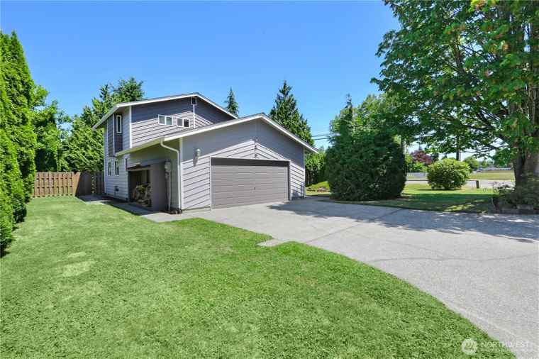 Photo of 824 Dana Dr Sedro Woolley, WA 98284