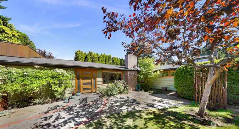 Photo of 105 Acacia Pl Bellingham, WA 98225