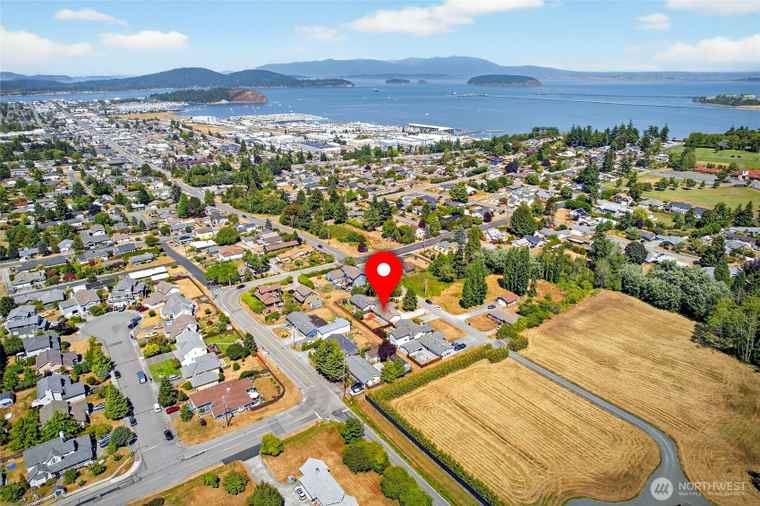 Photo of 4012 Commercial Ave Anacortes, WA 98221