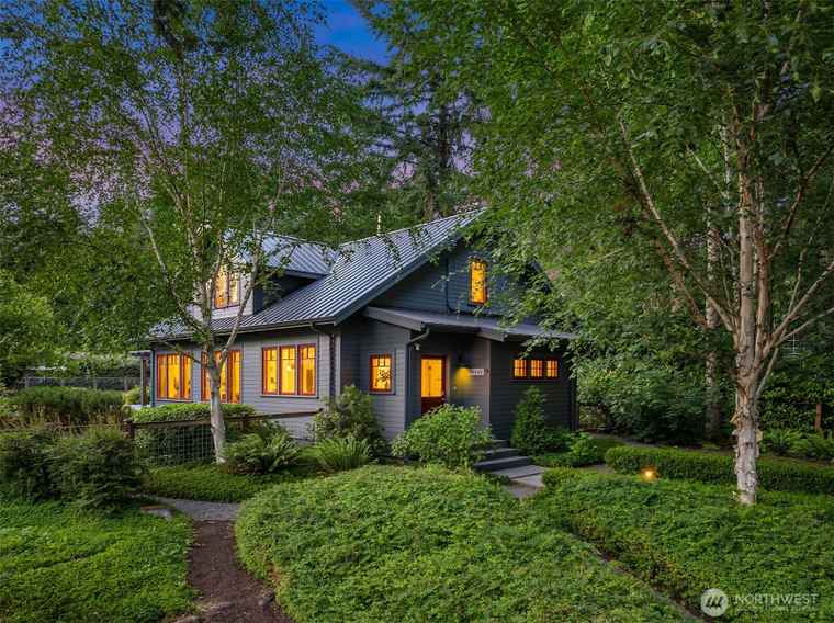 Photo of 10918 Sunrise Dr NE Bainbridge Island, WA 98110