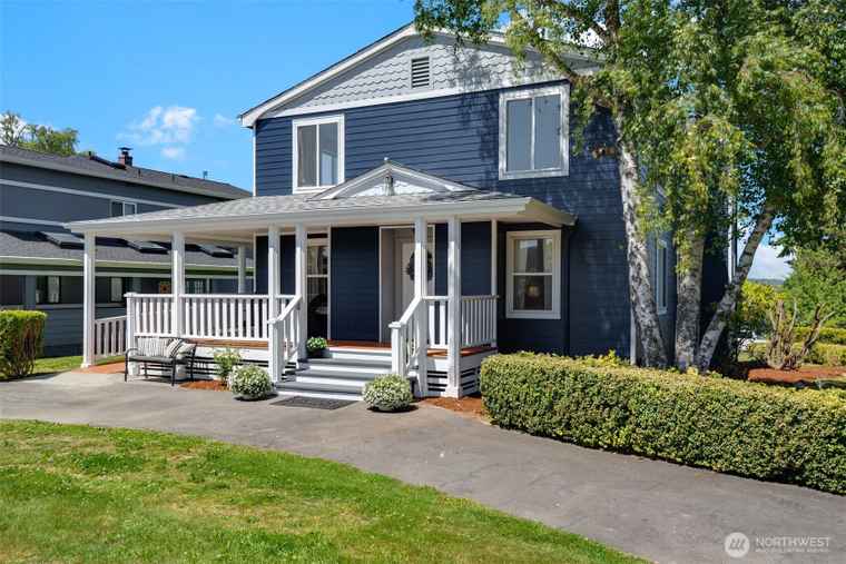 Photo of 615 613 Lafayette St Steilacoom, WA 98388