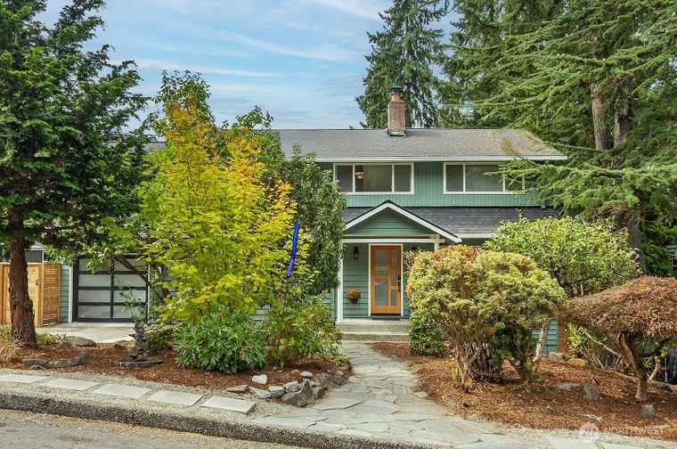 Photo of 17221 Palatine Ave N Shoreline, WA 98133