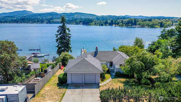 Photo of 418 Northshore Dr Bellingham, WA 98226