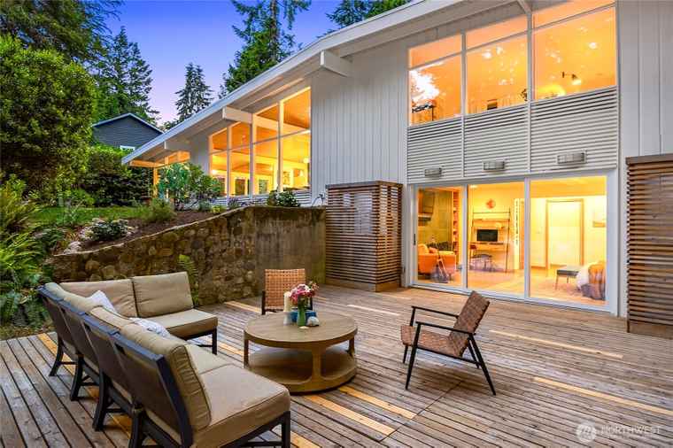 Photo of 8975 Ferncliff Ave NE Bainbridge Island, WA 98110