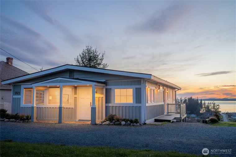 Photo of 993 NW Camano Dr Camano Island, WA 98282