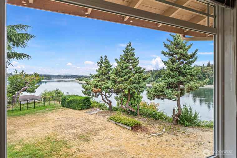 Photo of 1000 Bridgeview Ln Bremerton, WA 98337