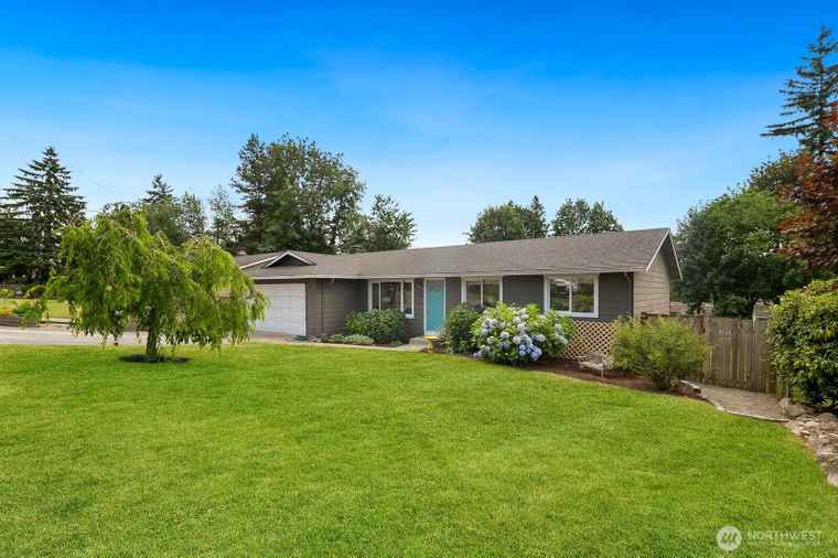 Photo of 414 216th St SW Bothell, WA 98021