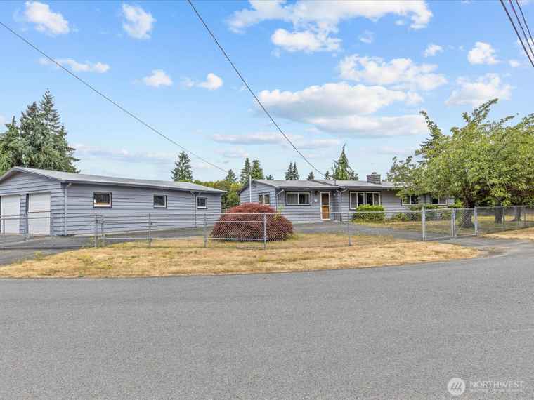 Photo of 18701 3rd Ave S Burien, WA 98148
