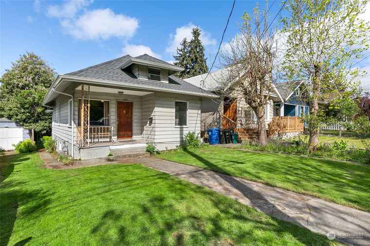 Photo of 4329 4th Ave NW Seattle, WA 98107