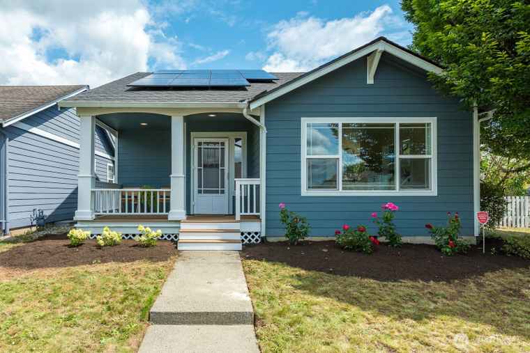 Photo of 2100 Oak St Lynden, WA 98264