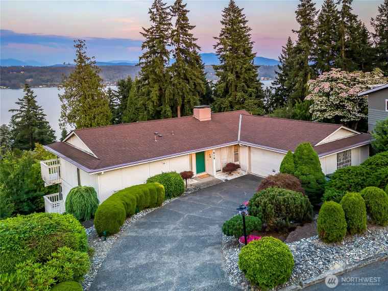 Photo of 818 179TH Pl NE Bellevue, WA 98008