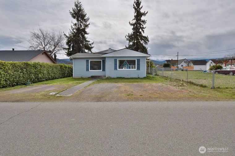 Photo of 343 W Alder St Sequim, WA 98382