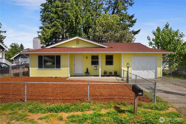 Photo of 526 E Arcadia Ave Shelton, WA 98584