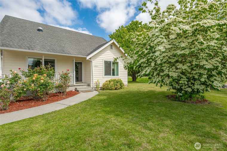 Photo of 1800 Pine St Lynden, WA 98264