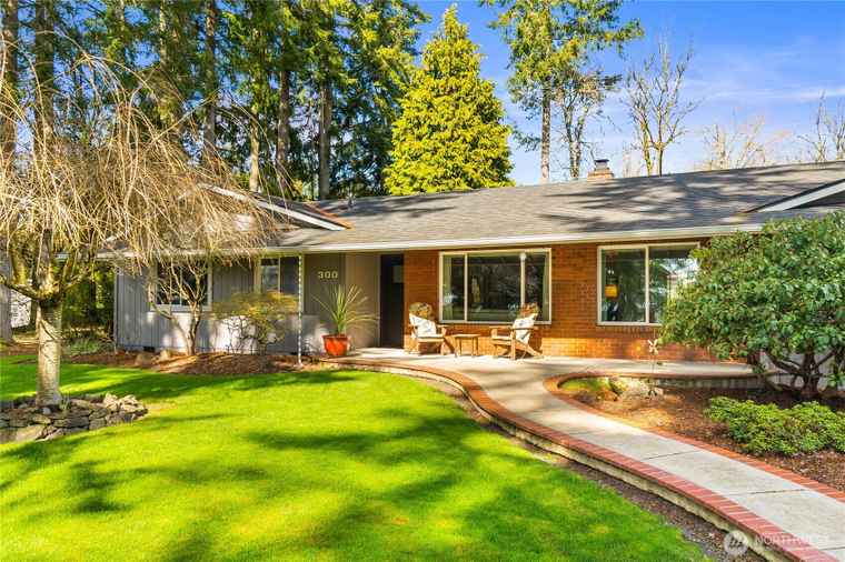 Photo of 300 SE Valley View Way Chehalis, WA 98532