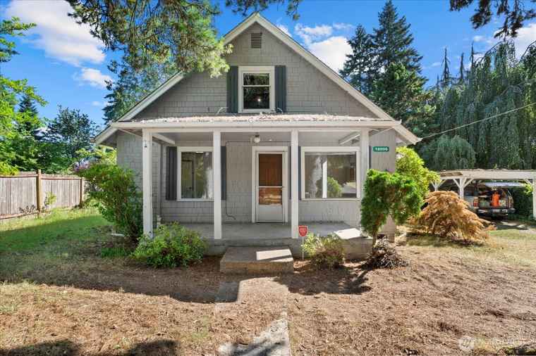 Photo of 18056 25th Ave NE Lake Forest Park, WA 98155