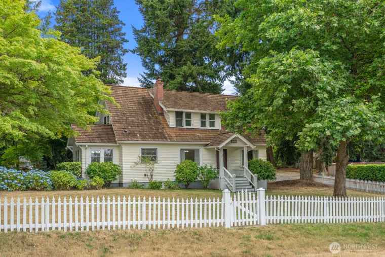 Photo of 1404 Adams St Steilacoom, WA 98388