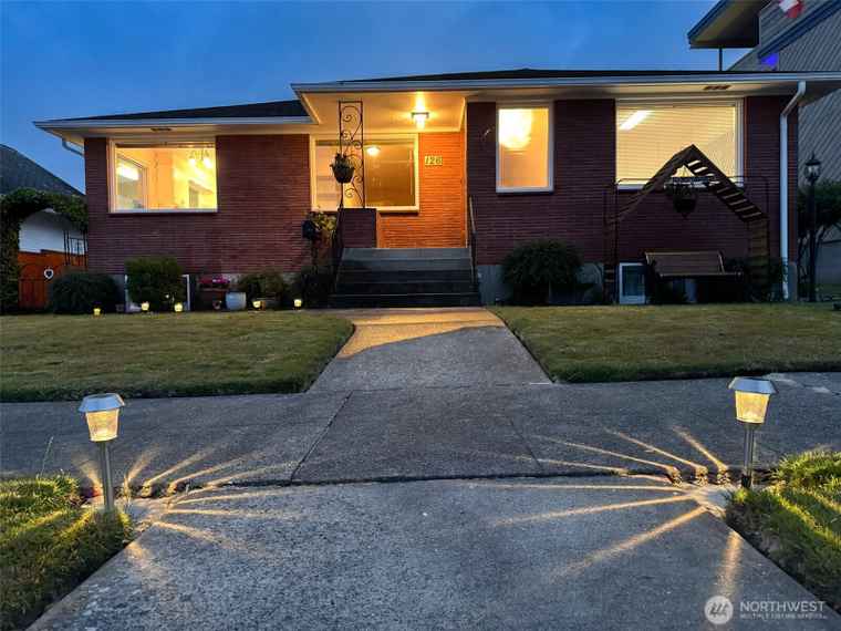 Photo of 126 W 6th St Port Angeles, WA 98362
