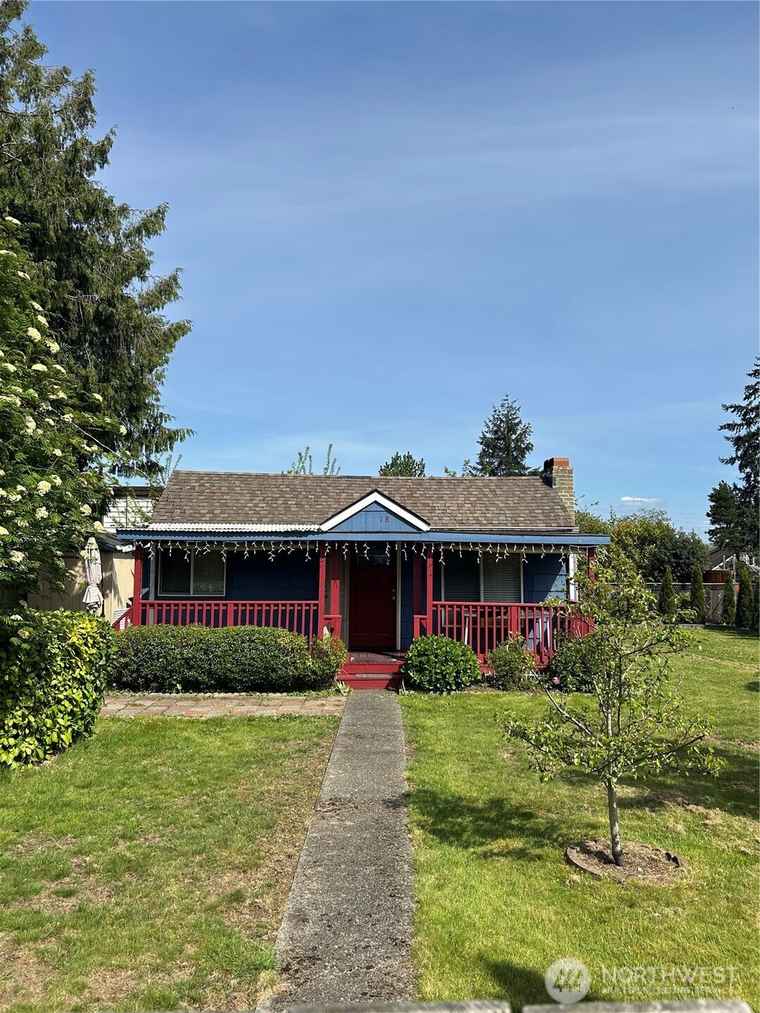 Photo of 14118 37th Ave S Tukwila, WA 98168