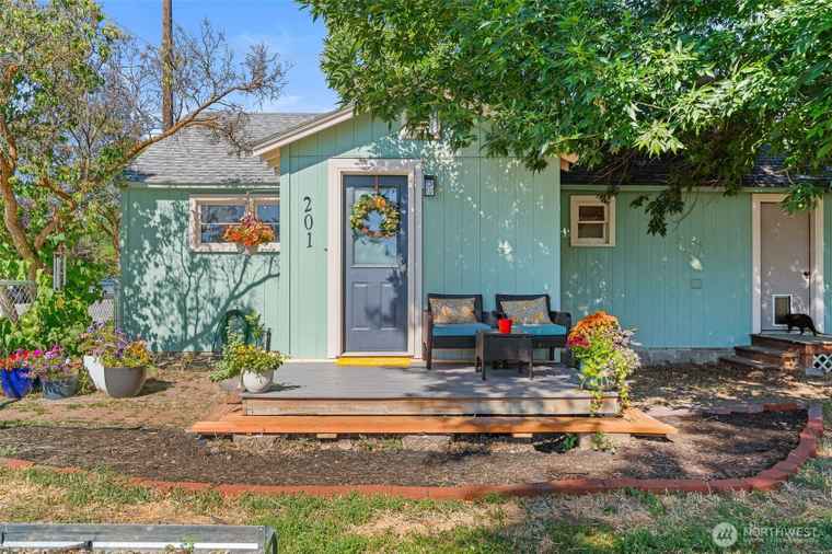 Photo of 201 N Dennis St Ellensburg, WA 98926