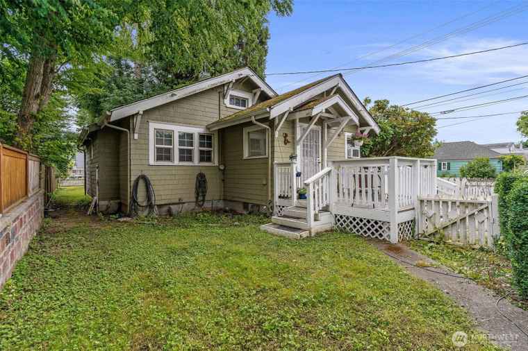 Photo of 900 Talcott St Sedro Woolley, WA 98284