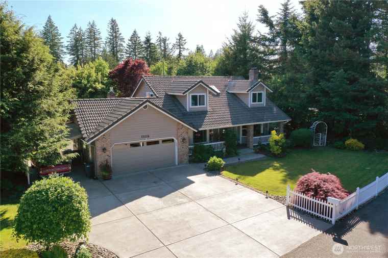 Photo of 22015 SE 244th Pl Maple Valley, WA 98038