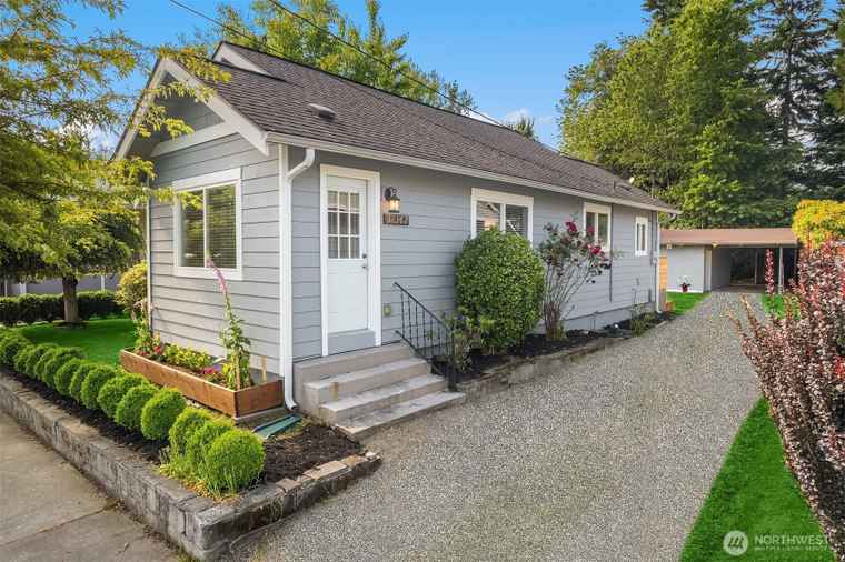 Photo of 38362 SE Cedar St Snoqualmie, WA 98065