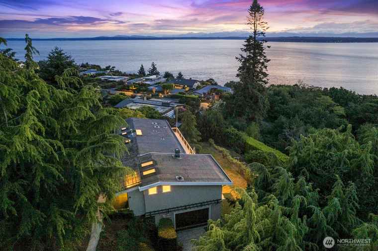 Photo of 16781 15th Ave NW Shoreline, WA 98177