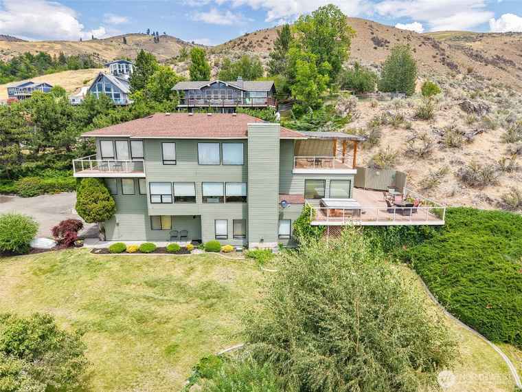 Photo of 217 Pinnacle Pl Chelan, WA 98816