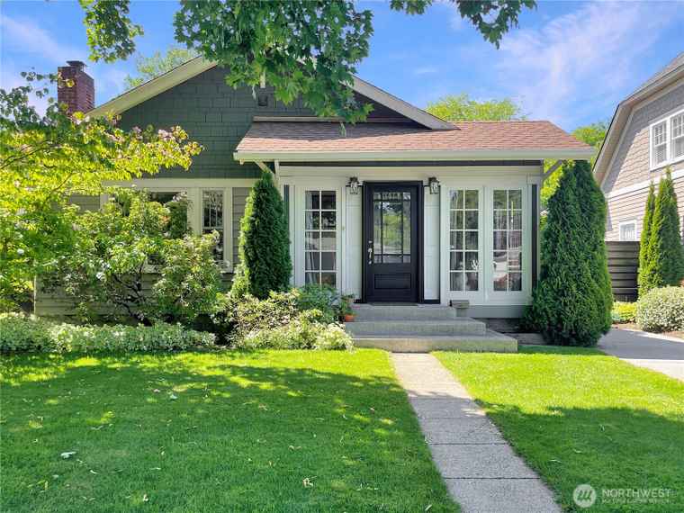 Photo of 1019 23rd Ave Longview, WA 98632