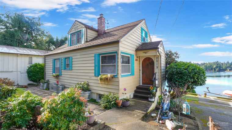 Photo of 2519 E Phinney Bay Pl Bremerton, WA 98312