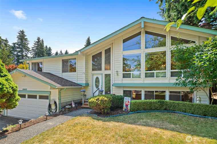 Photo of 19611 30th Ave NE Shoreline, WA 98155